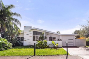 Casa River: Lux Villa 5BR Waterfront 5 min to Beach